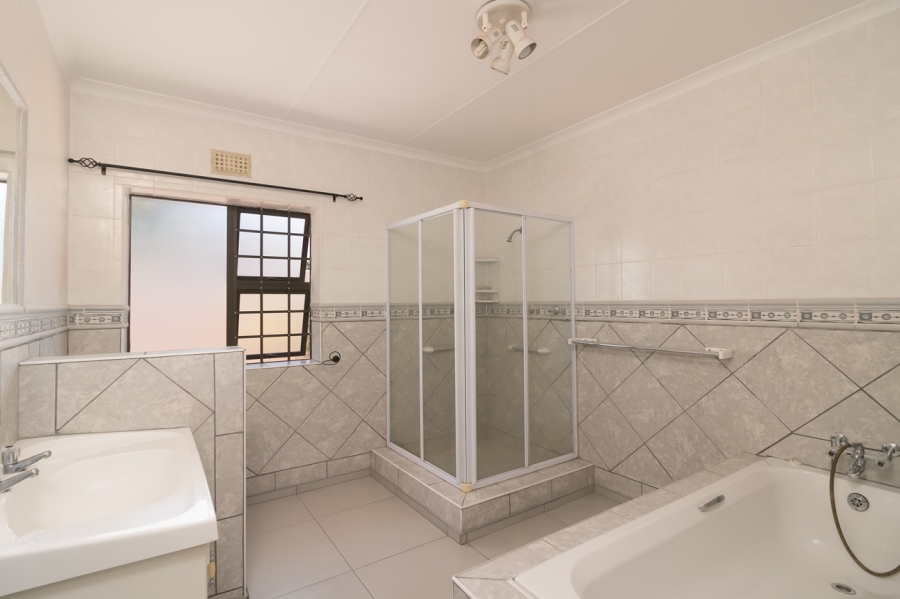 To Let 4 Bedroom Property for Rent in Hunters Home Western Cape